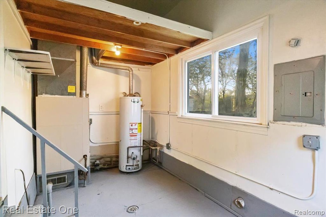 12855 Couwlier Ave in Warren, MI Photo 9