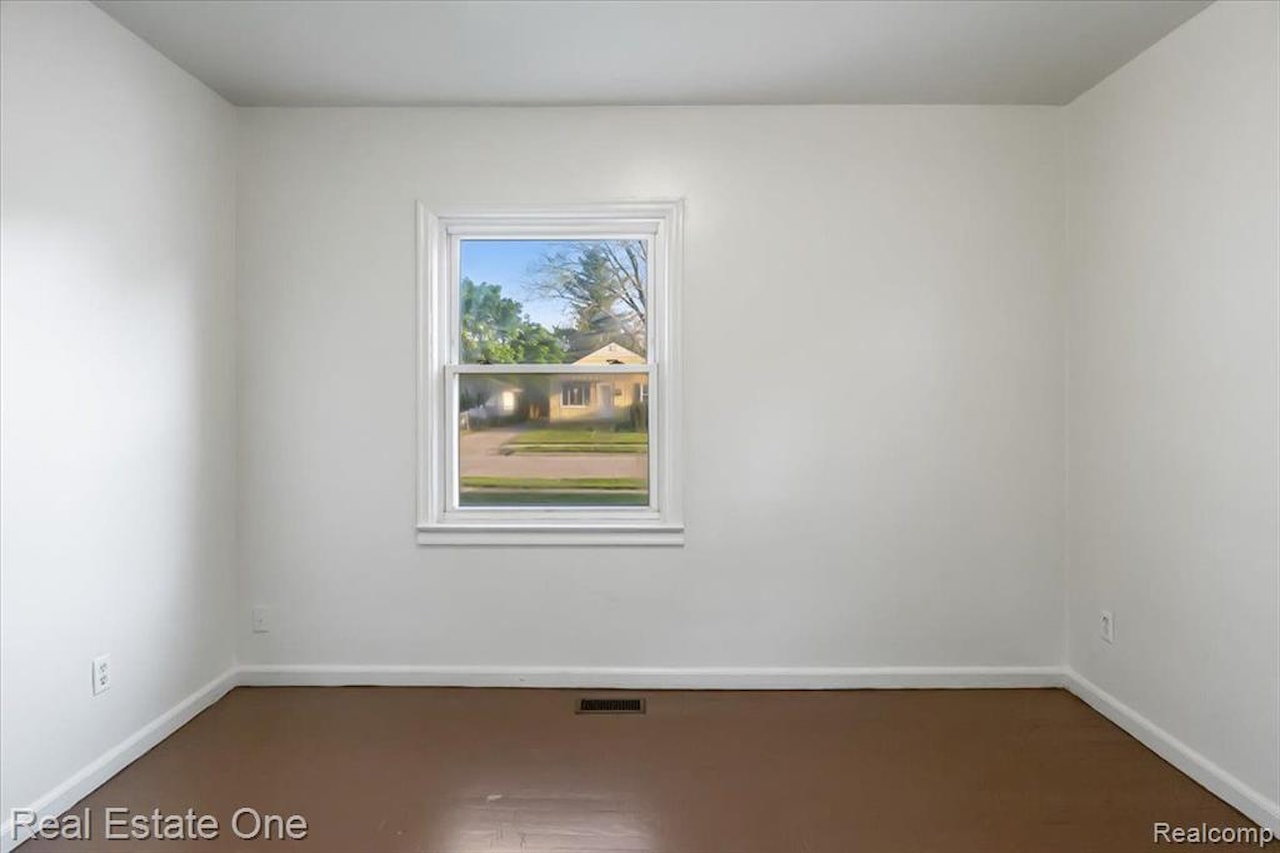 12855 Couwlier Ave in Warren, MI Photo 14