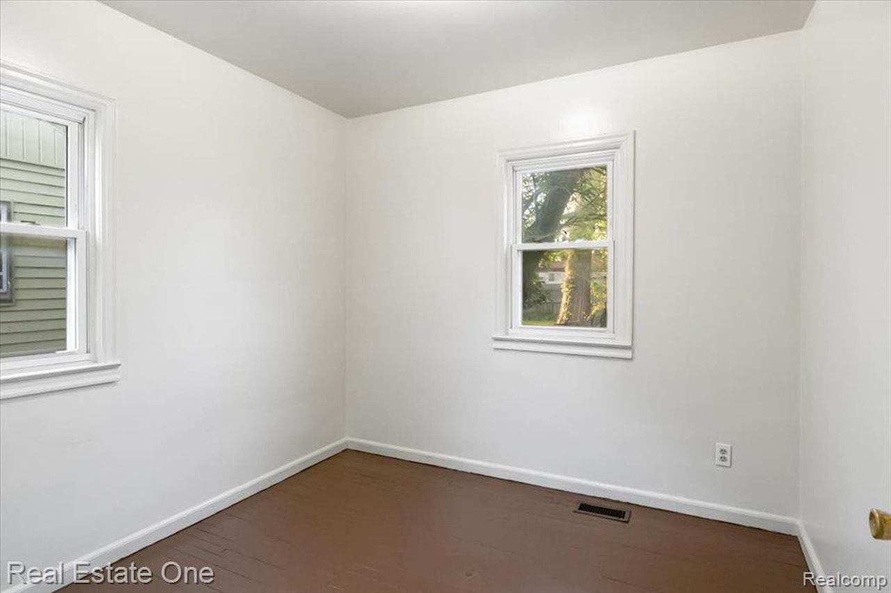 12855 Couwlier Ave in Warren, MI Photo 16
