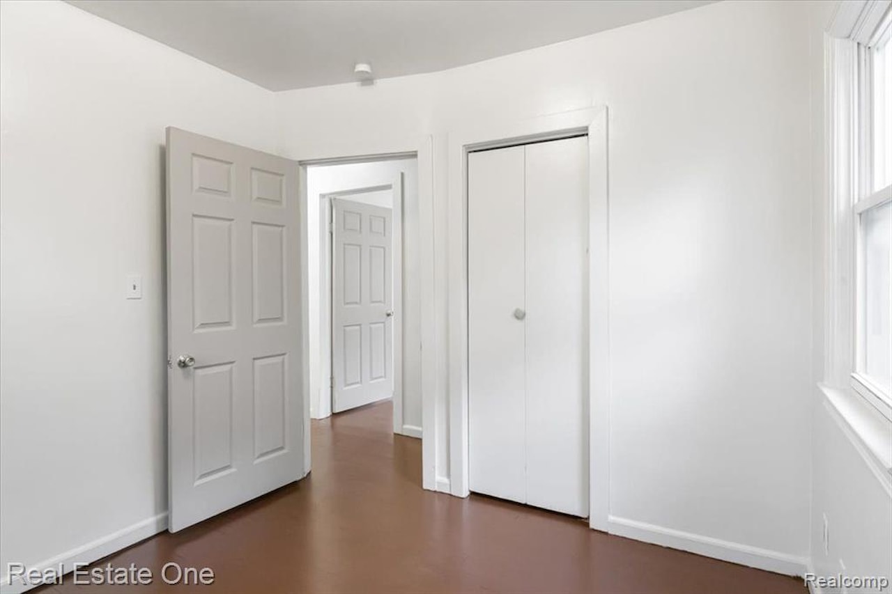 12855 Couwlier Ave in Warren, MI Photo 17