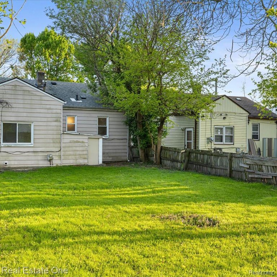 12855 Couwlier Ave in Warren, MI Photo 18