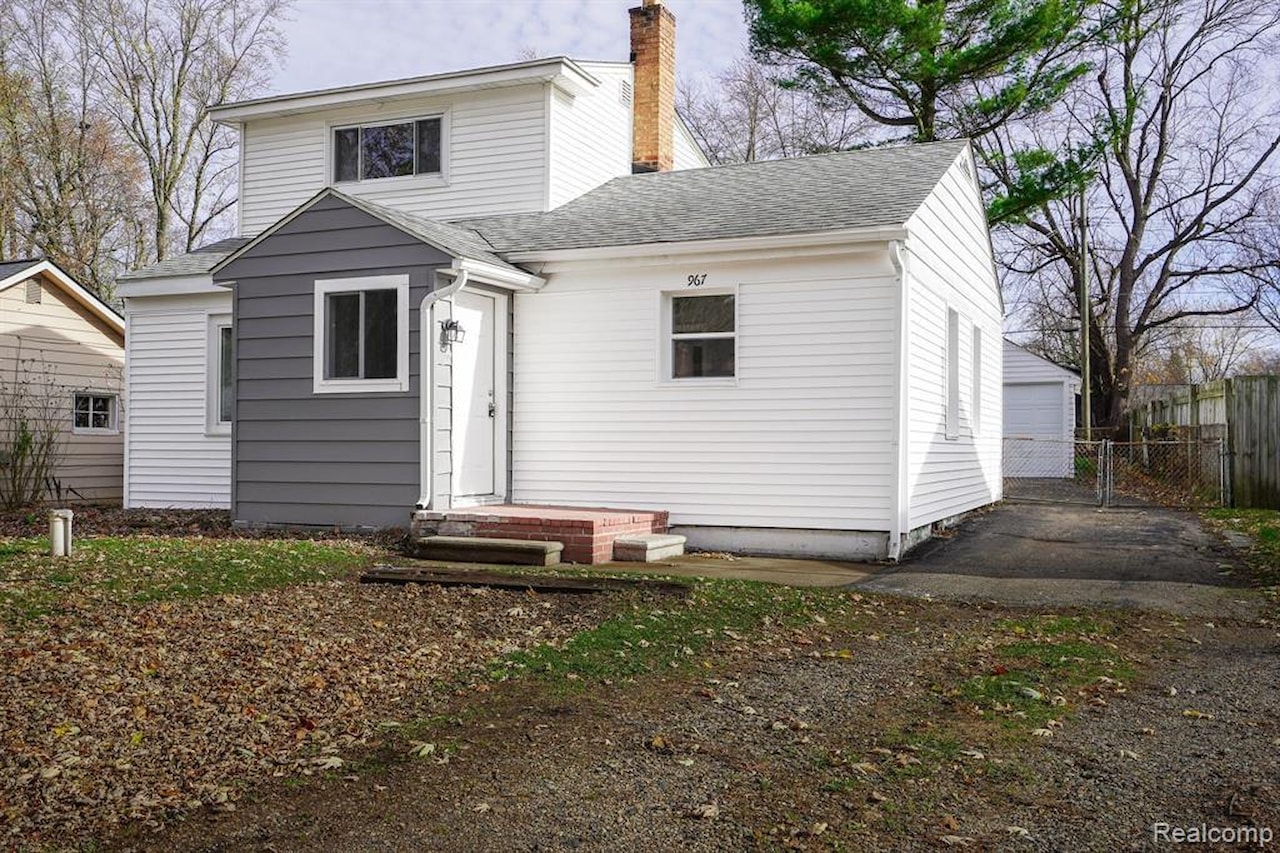 967 Keith St in Oxford Twp, MI Photo 2