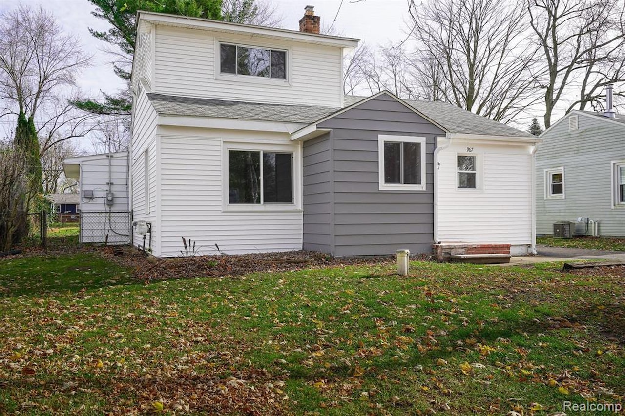967 Keith St in Oxford Twp, MI Photo 3