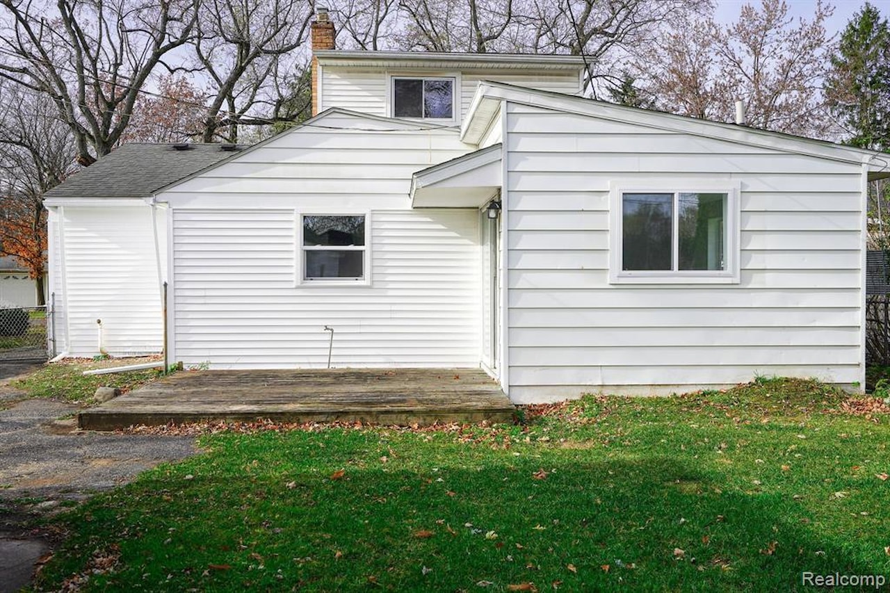 967 Keith St in Oxford Twp, MI Photo 5
