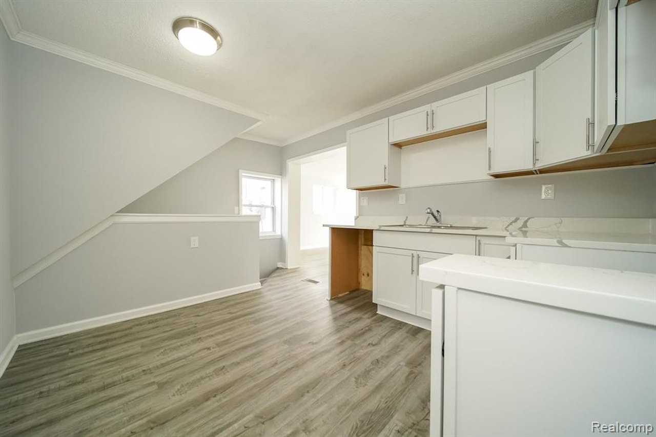 967 Keith St in Oxford Twp, MI Photo 11