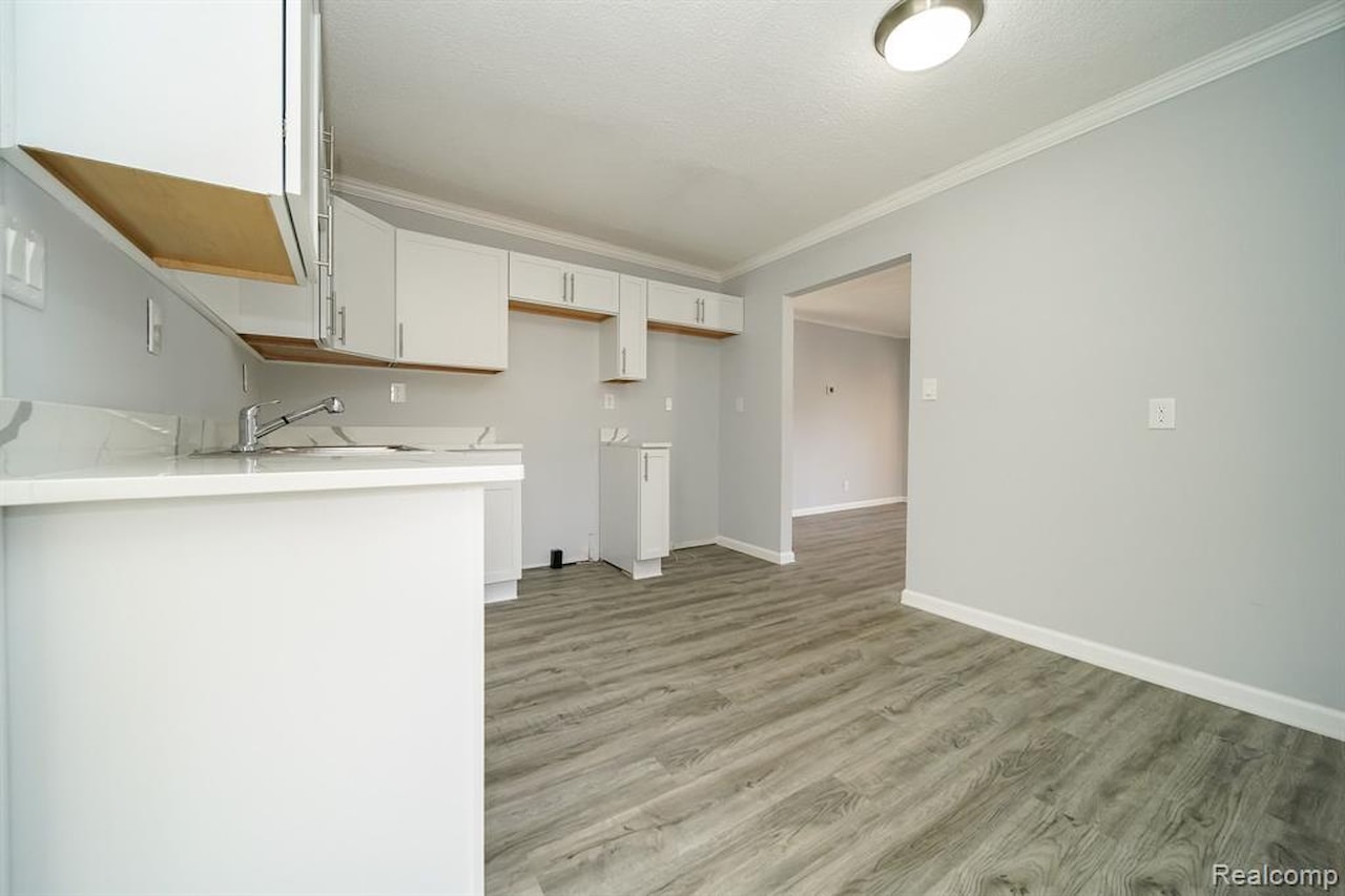 967 Keith St in Oxford Twp, MI Photo 14