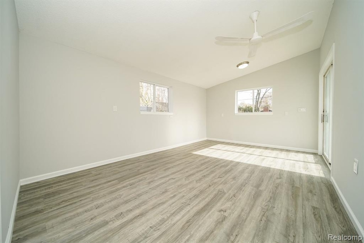 967 Keith St in Oxford Twp, MI Photo 22