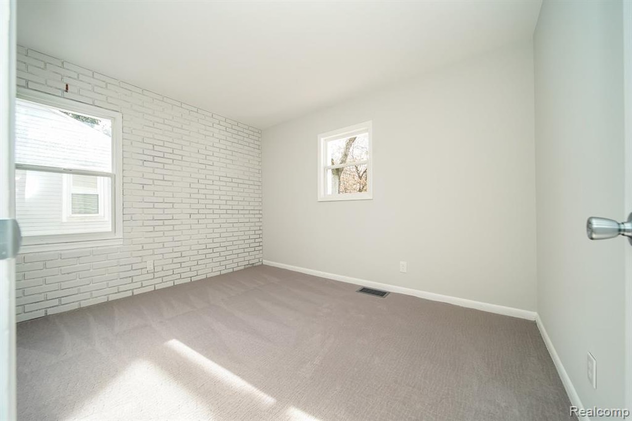967 Keith St in Oxford Twp, MI Photo 34