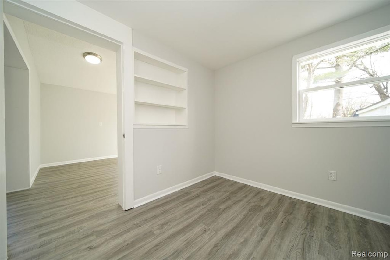 967 Keith St in Oxford Twp, MI Photo 33