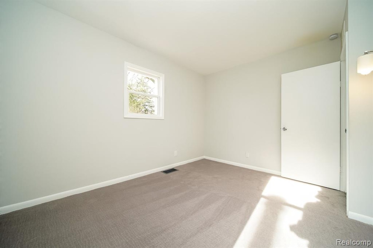 967 Keith St in Oxford Twp, MI Photo 37