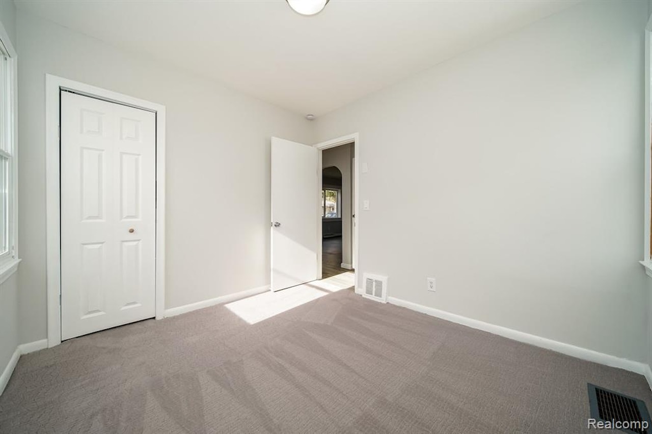 967 Keith St in Oxford Twp, MI Photo 46