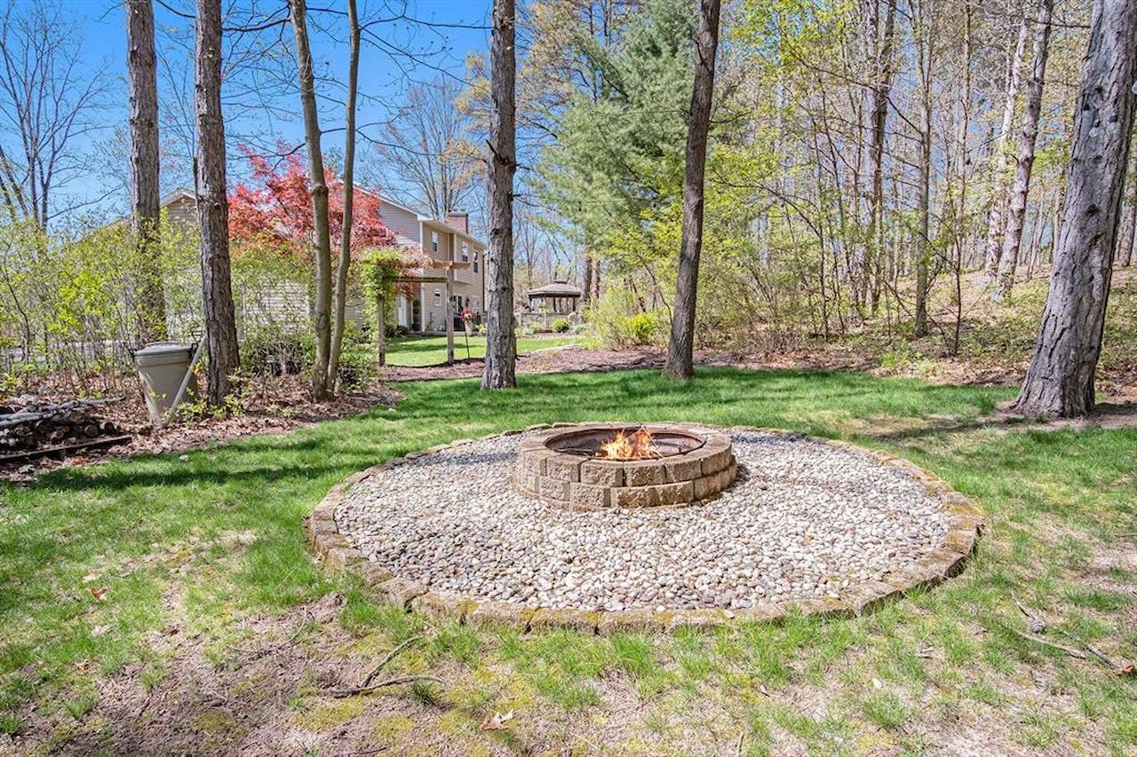 930 NE Mccabe Ave in Ada Twp, MI Photo 41