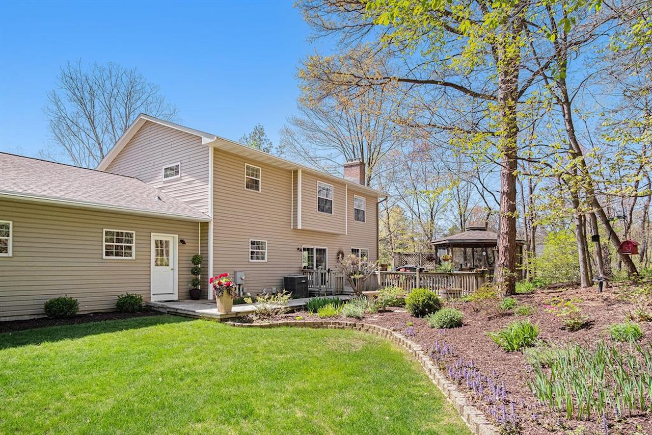 930 NE Mccabe Ave in Ada Twp, MI Photo 43
