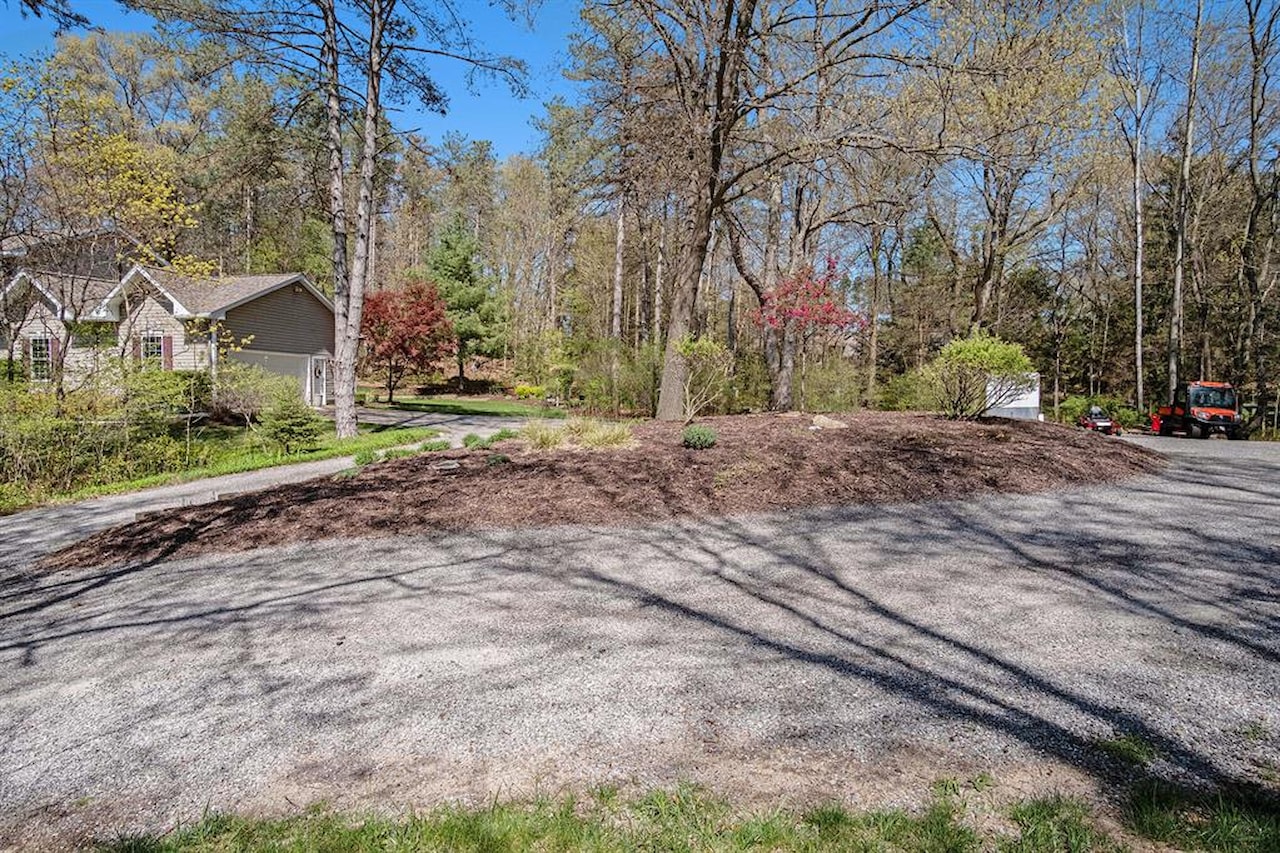 930 NE Mccabe Ave in Ada Twp, MI Photo 47