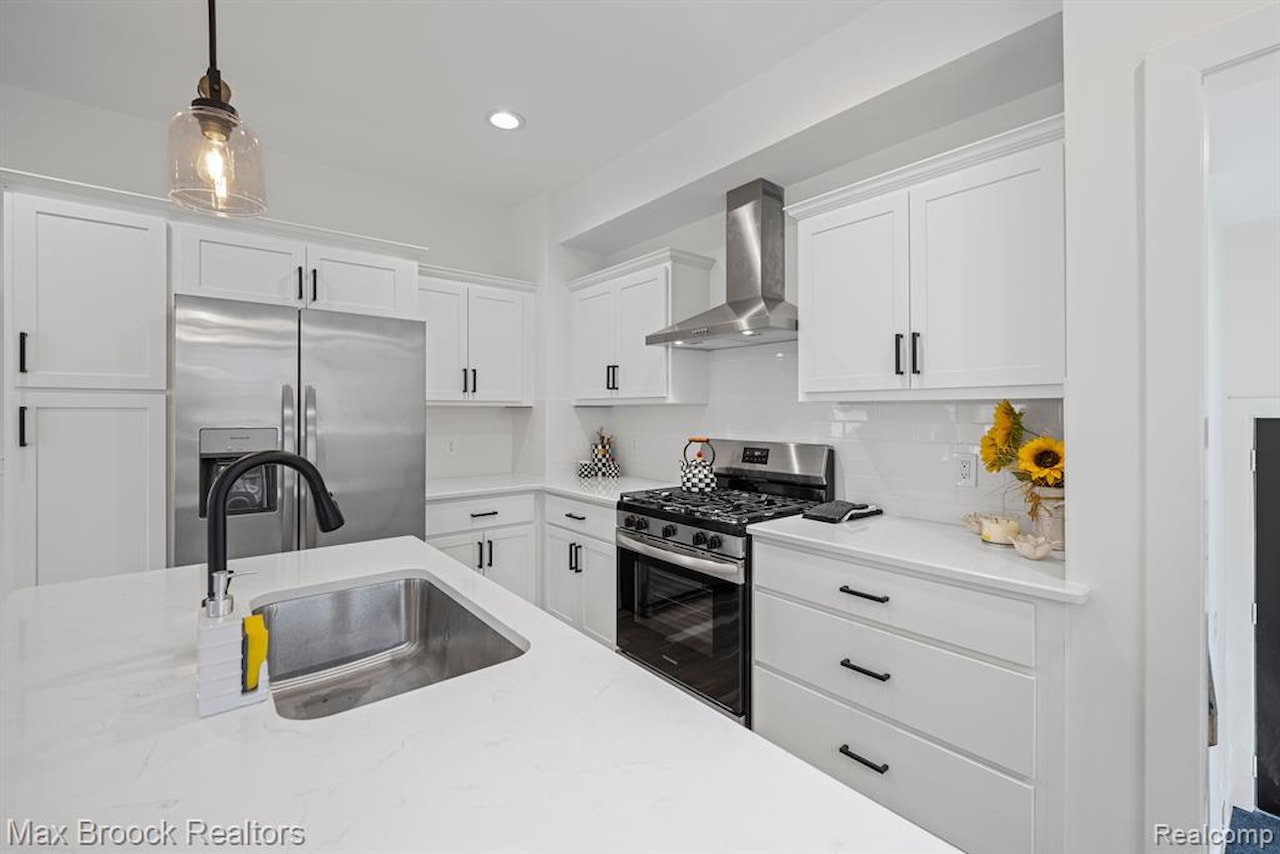 3506 N Main St in Royal Oak, MI Photo 7