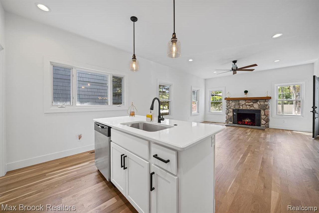 3506 N Main St in Royal Oak, MI Photo 9