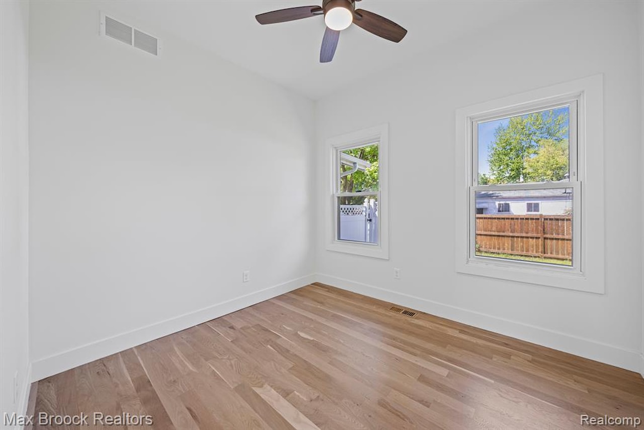 3506 N Main St in Royal Oak, MI Photo 12