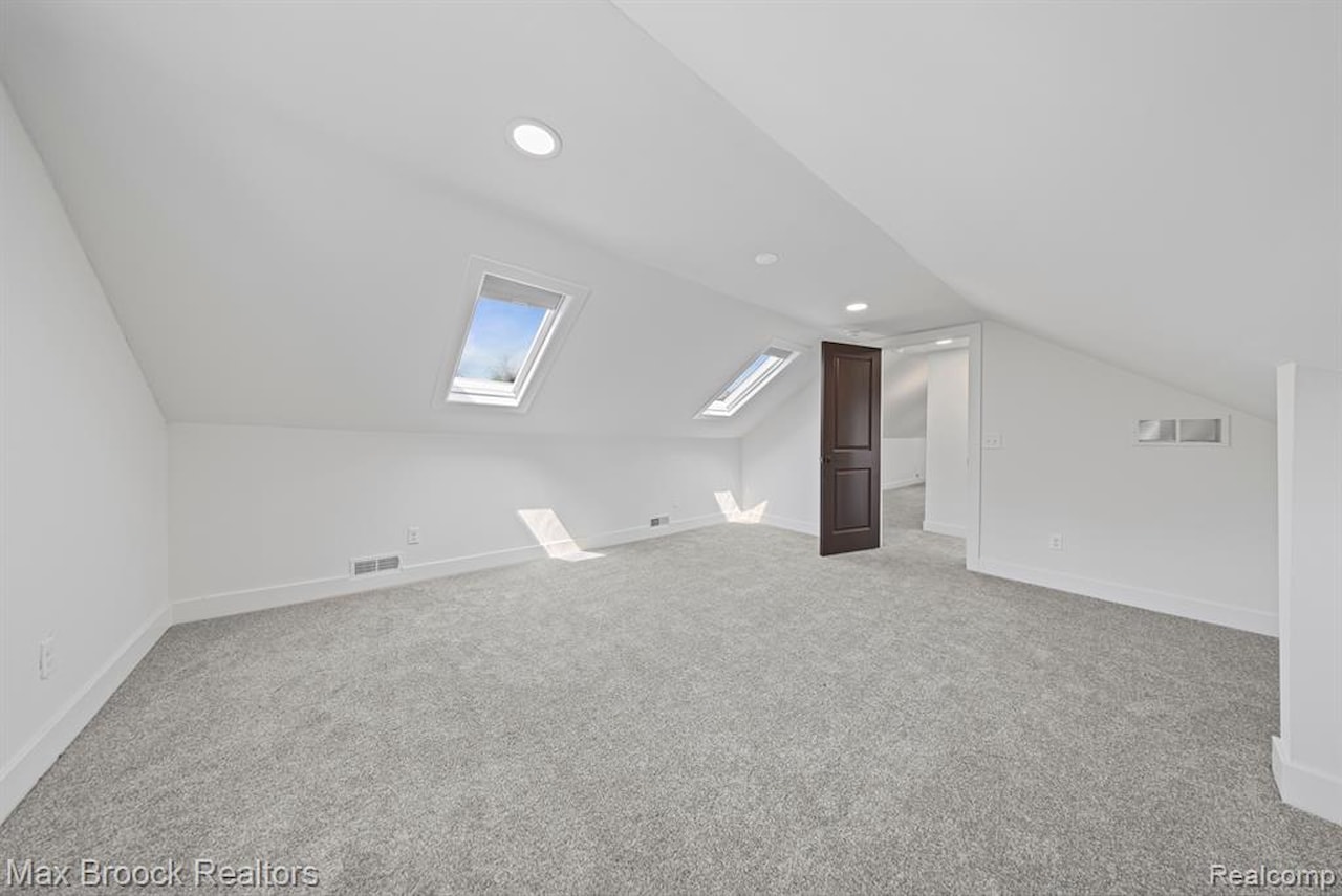 3506 N Main St in Royal Oak, MI Photo 22