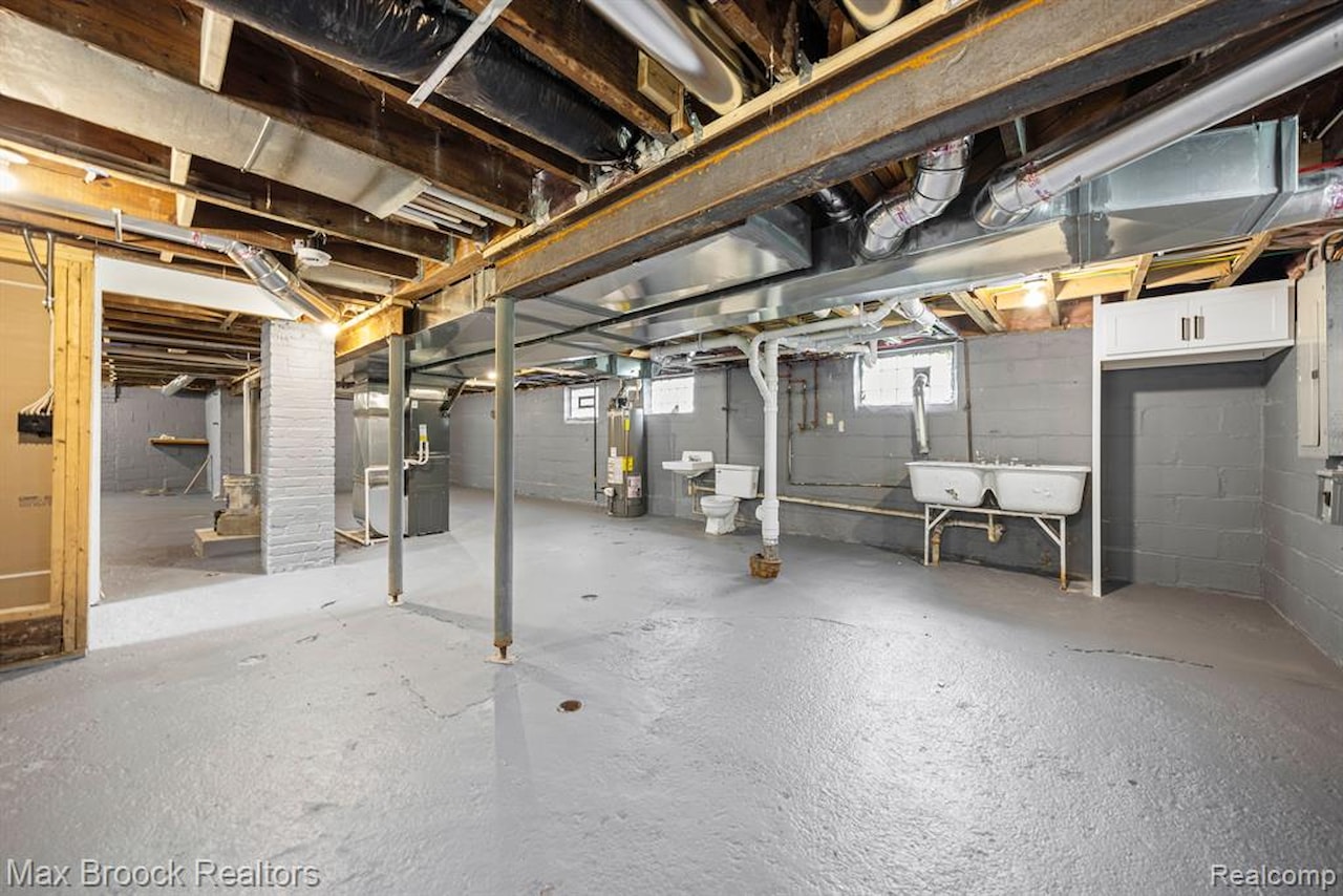 3506 N Main St in Royal Oak, MI Photo 26