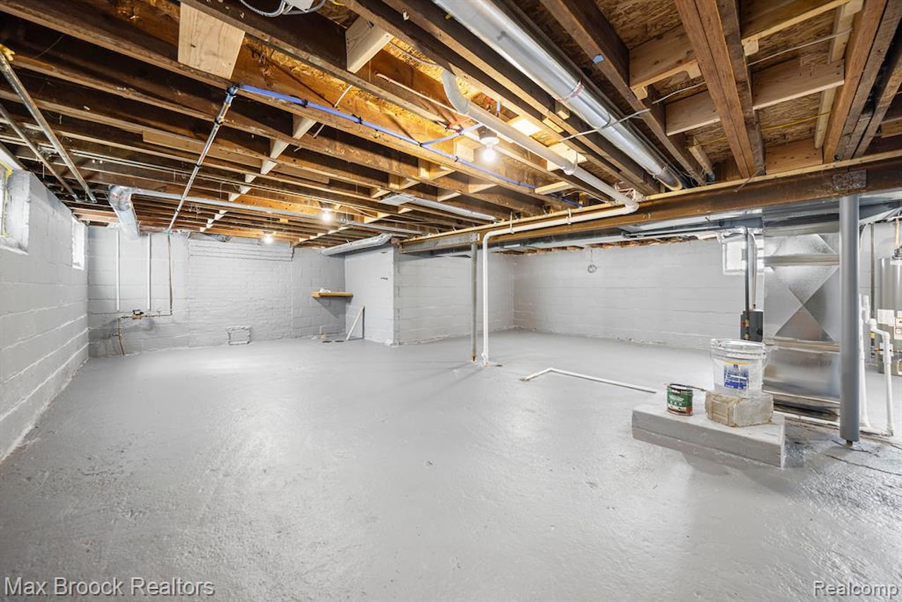 3506 N Main St in Royal Oak, MI Photo 27
