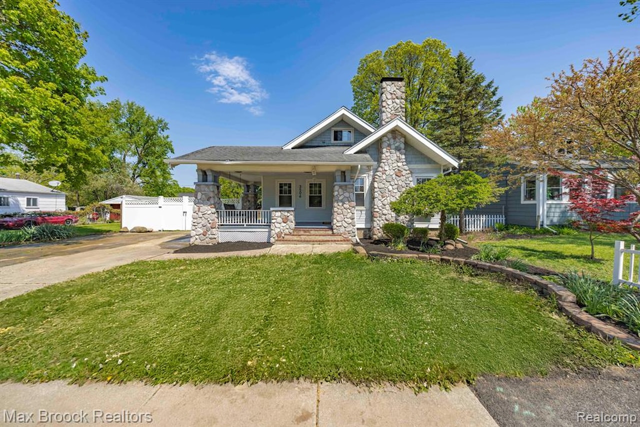 3506 N Main St in Royal Oak, MI