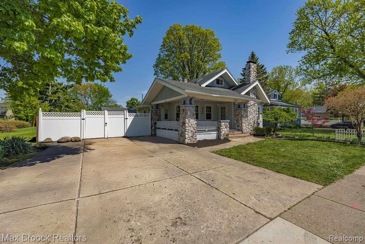 3506 N Main St in Royal Oak, MI Photo 2