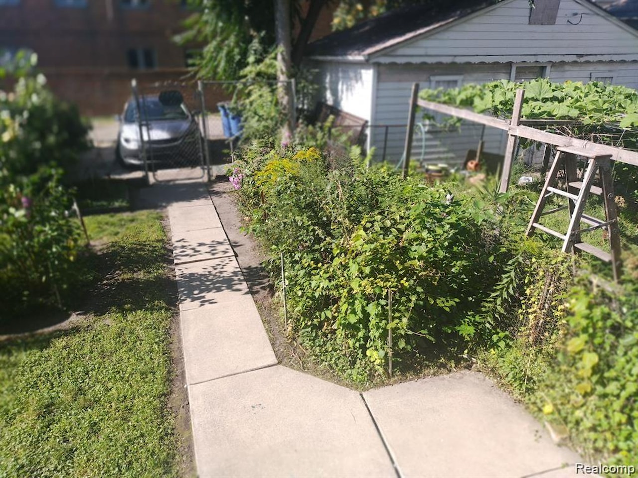 2621 Holbrook St in Hamtramck, MI Photo 5