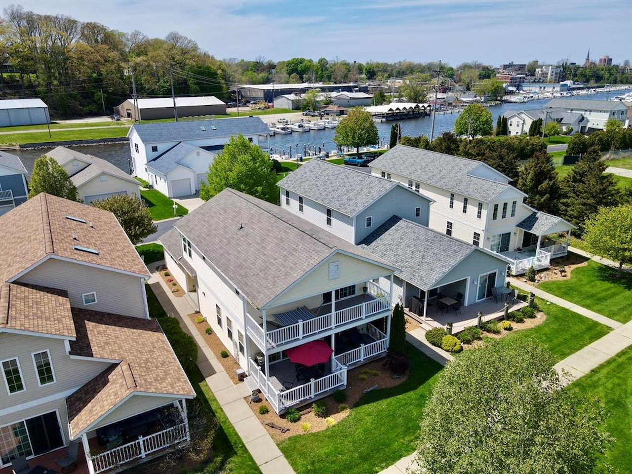 405 Anchors Way in St. Joseph, MI Photo 2