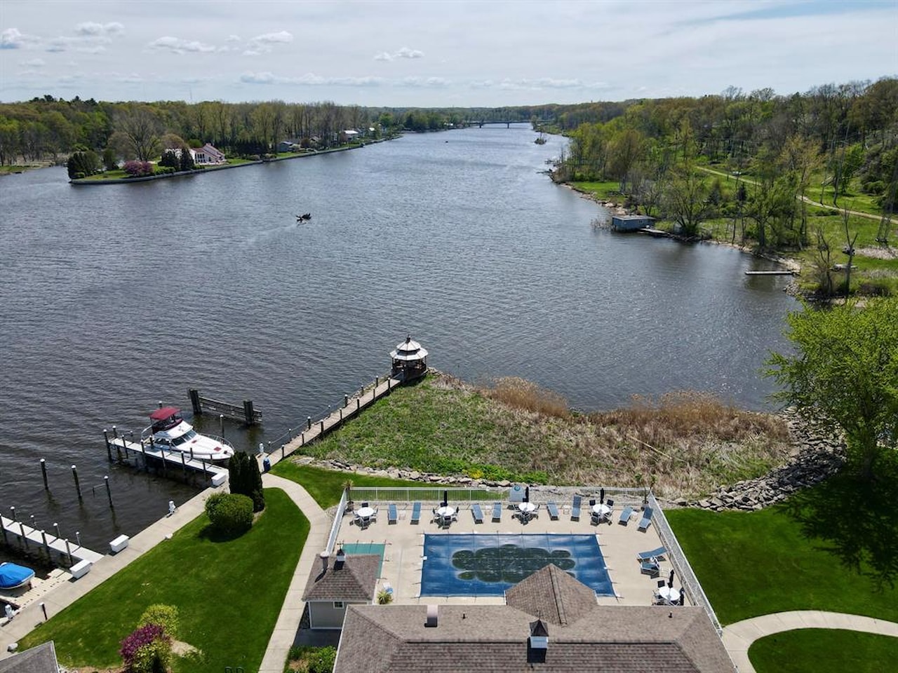 405 Anchors Way in St. Joseph, MI Photo 4