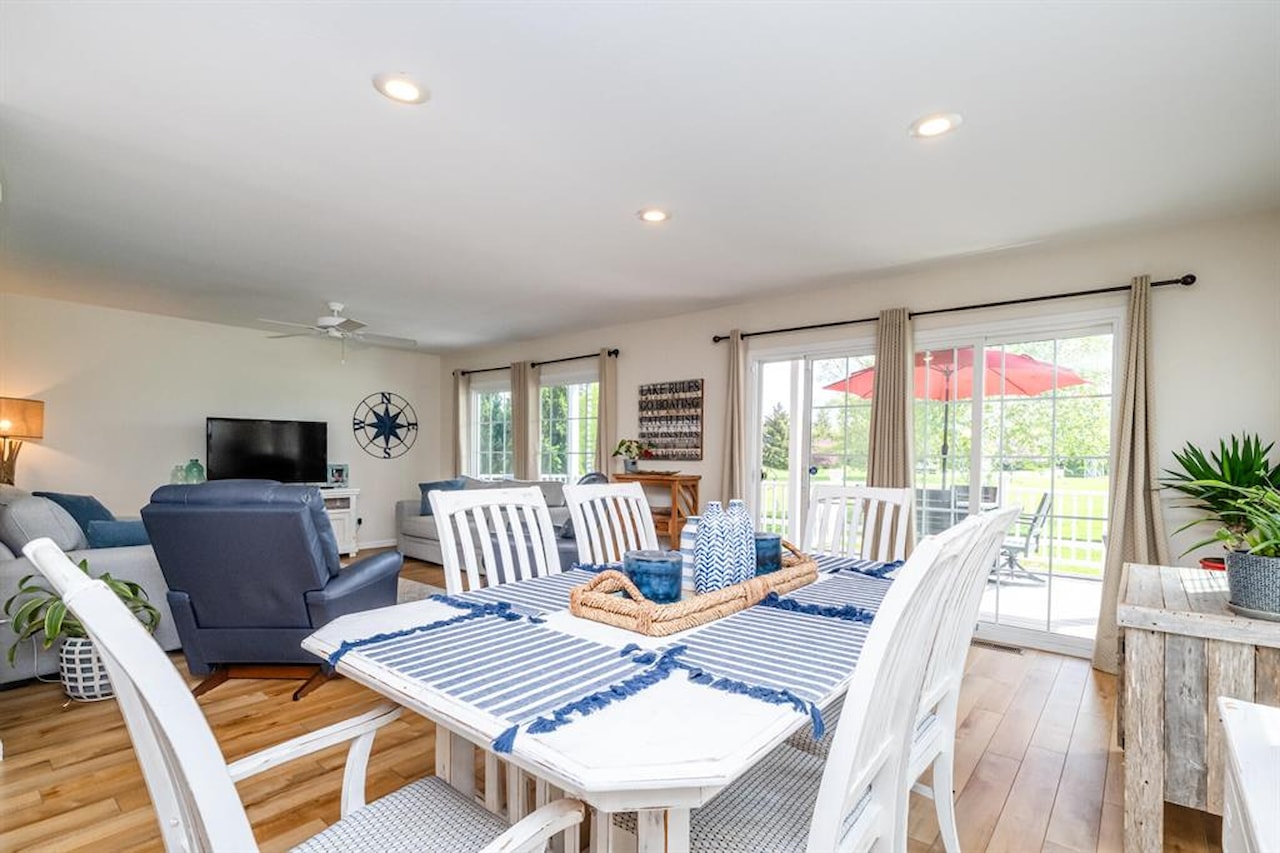 405 Anchors Way in St. Joseph, MI Photo 16