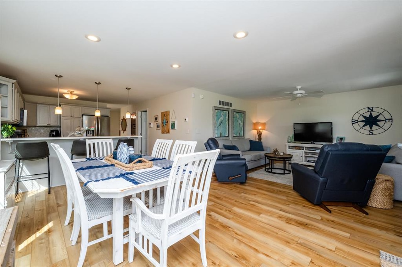 405 Anchors Way in St. Joseph, MI Photo 18
