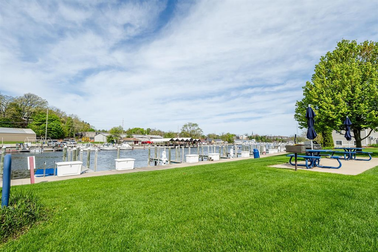 405 Anchors Way in St. Joseph, MI Photo 46