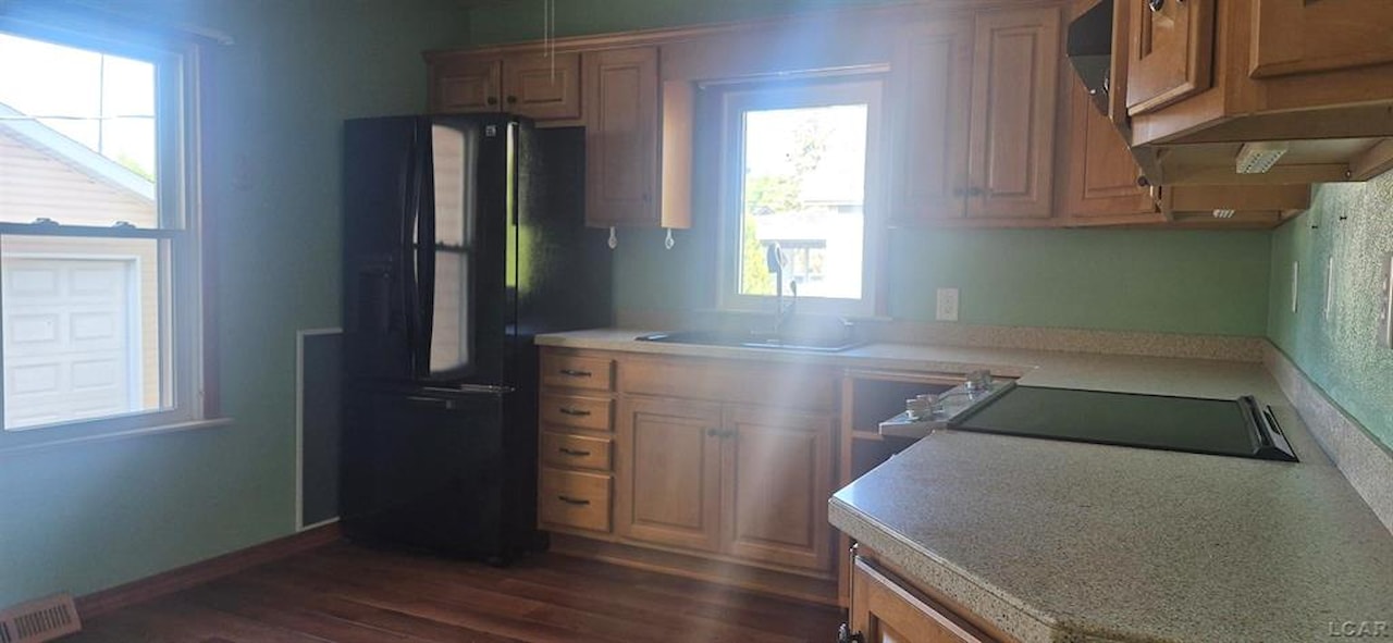 126 E Vesey St in Petersburg, MI Photo 8