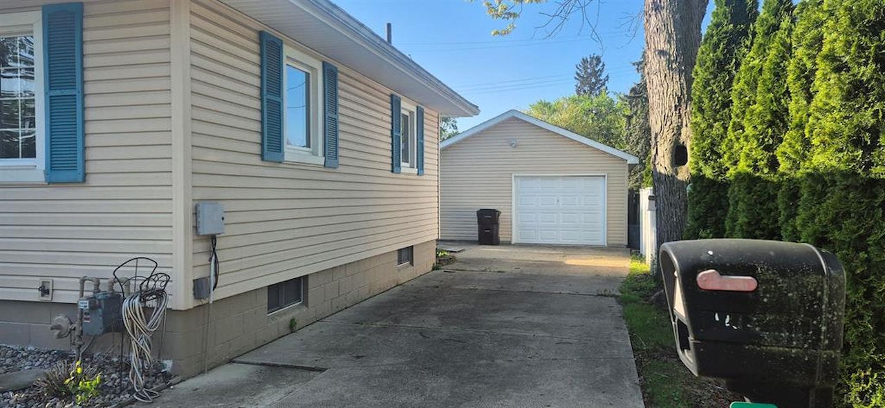 126 E Vesey St in Petersburg, MI Photo 15