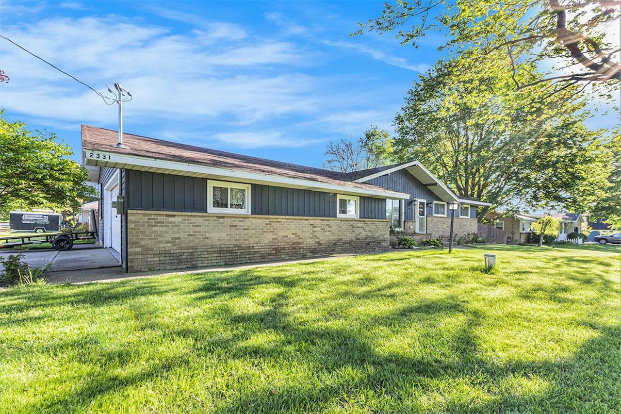 2331 SW 92nd St in Byron Twp, MI Photo 2