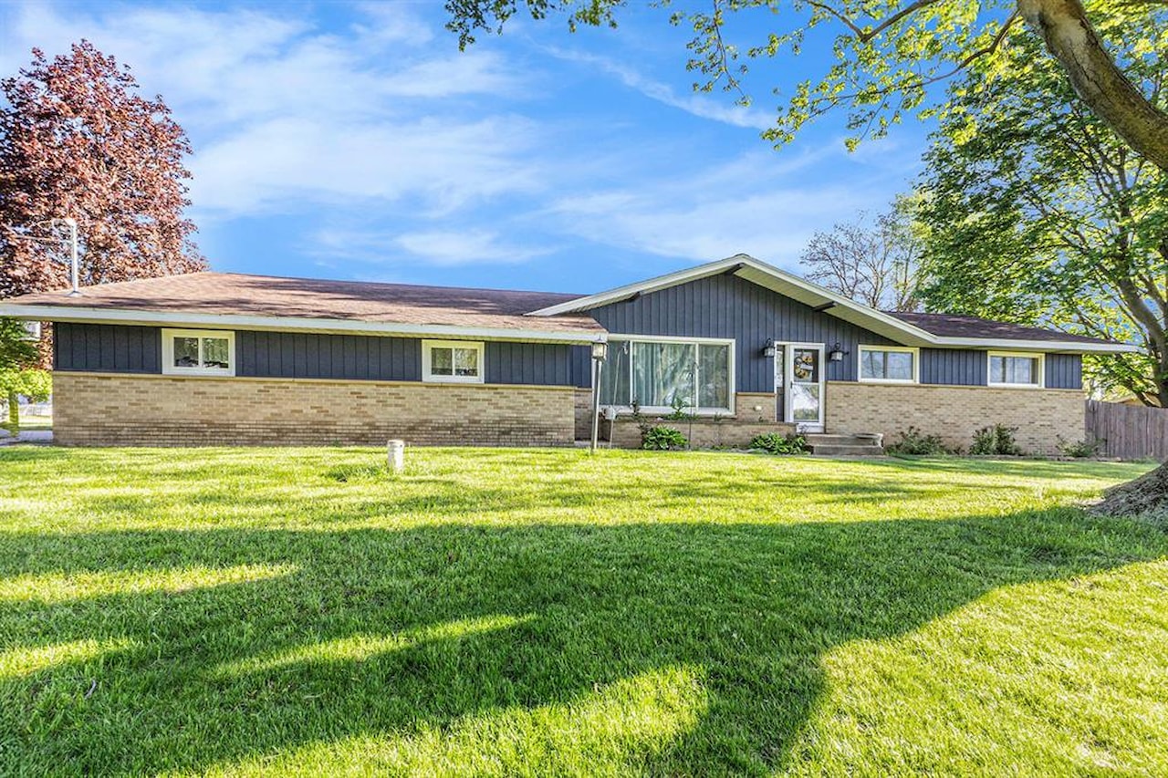 2331 SW 92nd St in Byron Twp, MI Photo 3