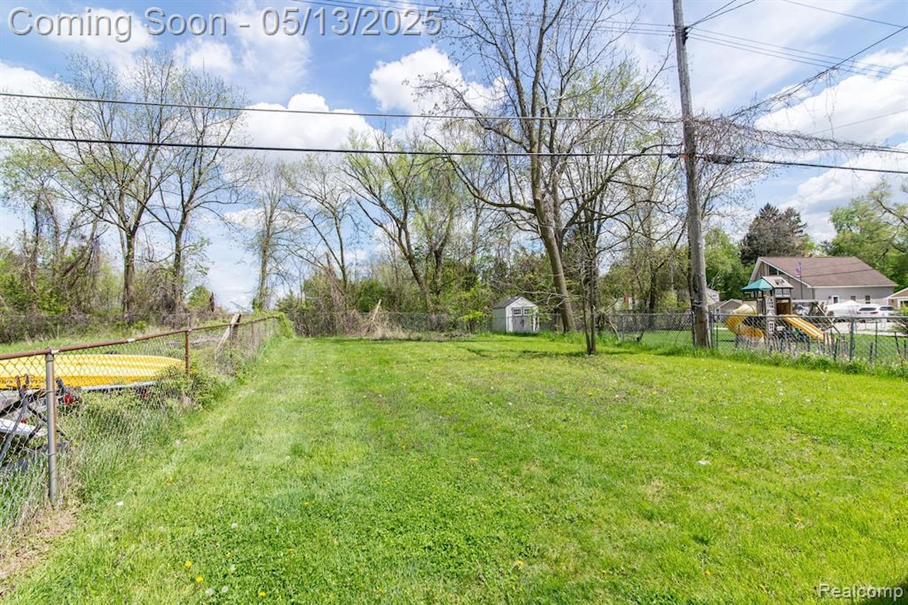 1291 E Lake Dr in Novi, MI Photo 5