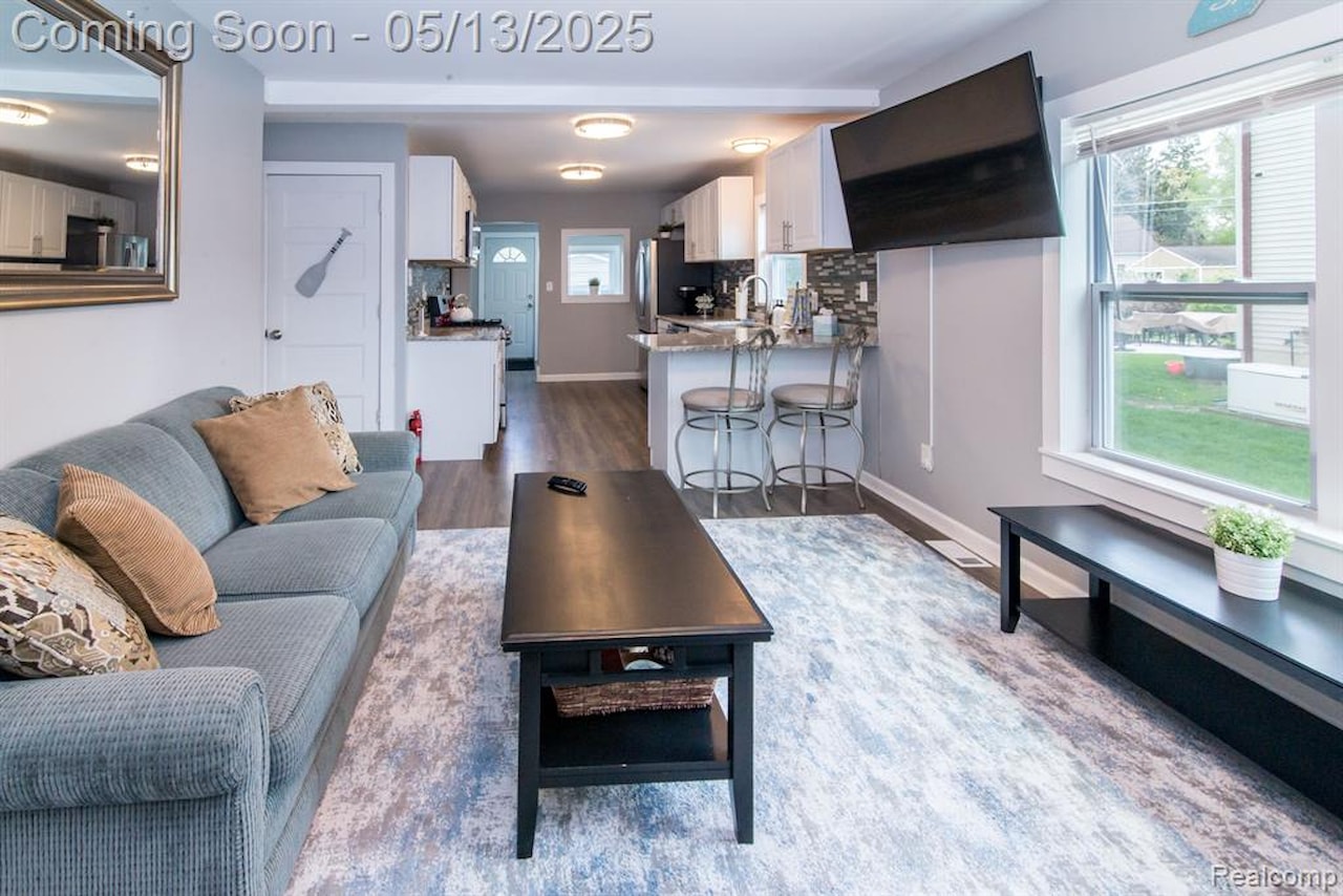 1291 E Lake Dr in Novi, MI Photo 10