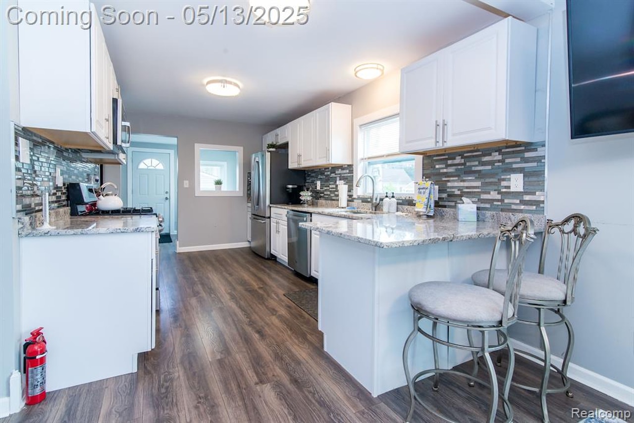 1291 E Lake Dr in Novi, MI Photo 12