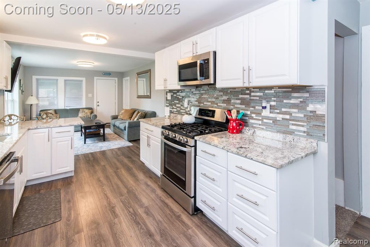 1291 E Lake Dr in Novi, MI Photo 14