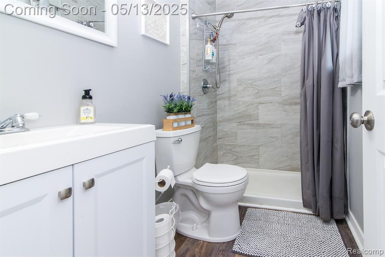 1291 E Lake Dr in Novi, MI Photo 17
