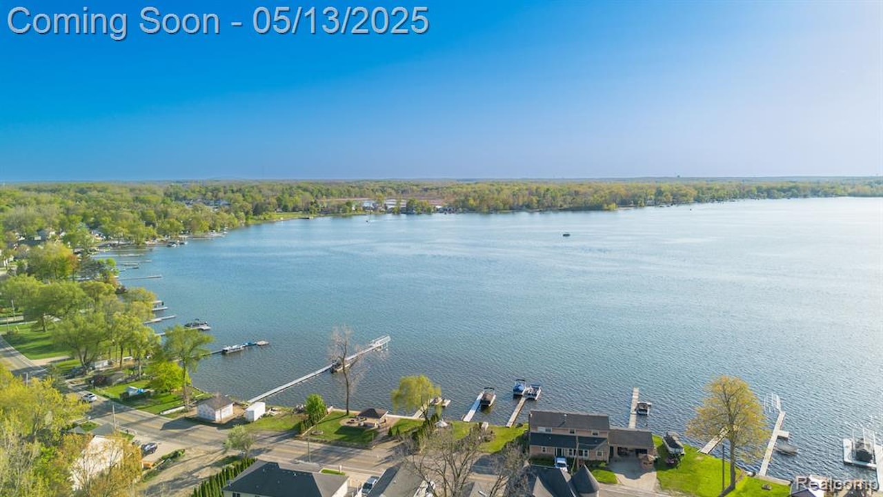 1291 E Lake Dr in Novi, MI Photo 18