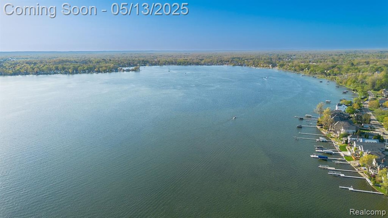 1291 E Lake Dr in Novi, MI Photo 19