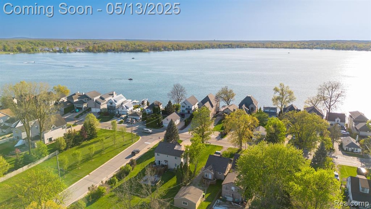 1291 E Lake Dr in Novi, MI Photo 20