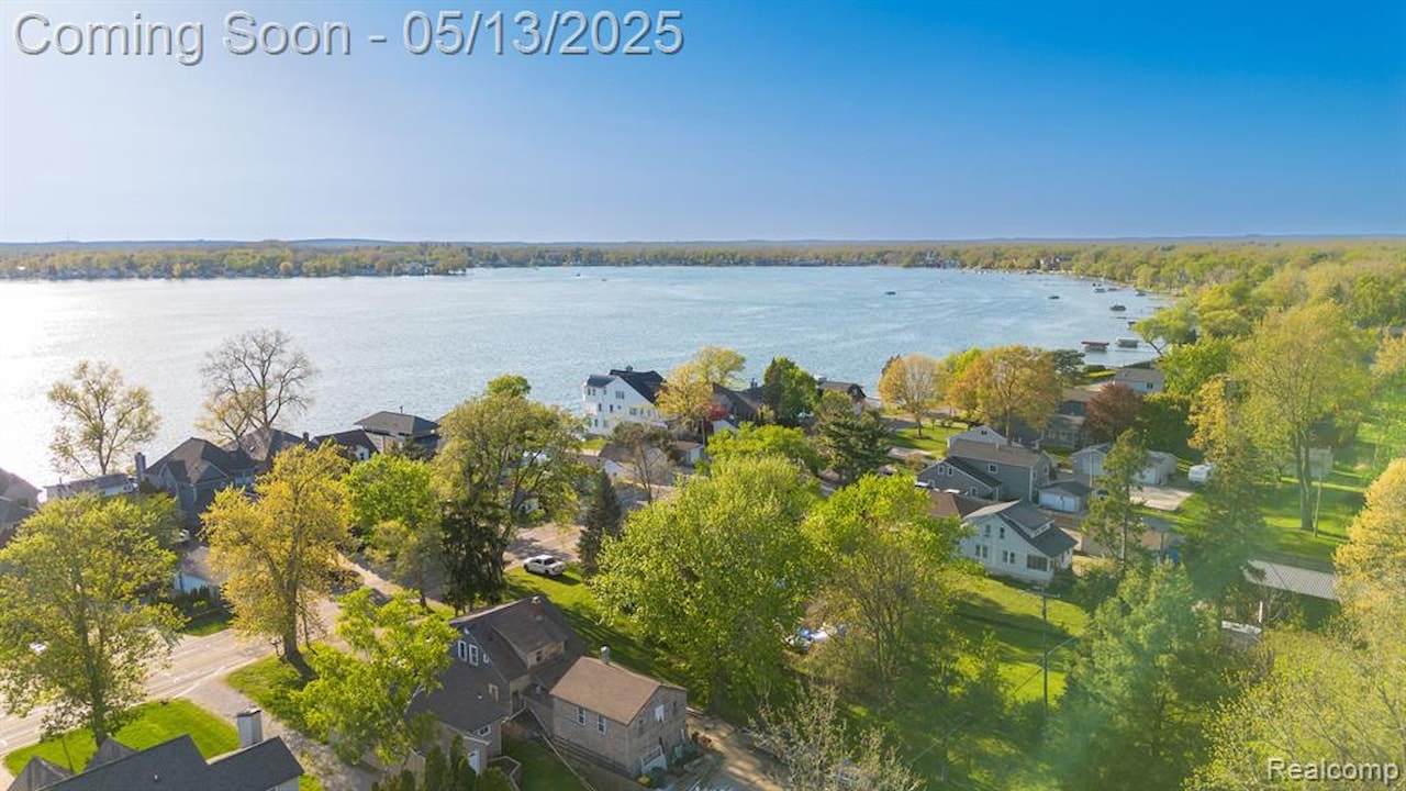 1291 E Lake Dr in Novi, MI Photo 21