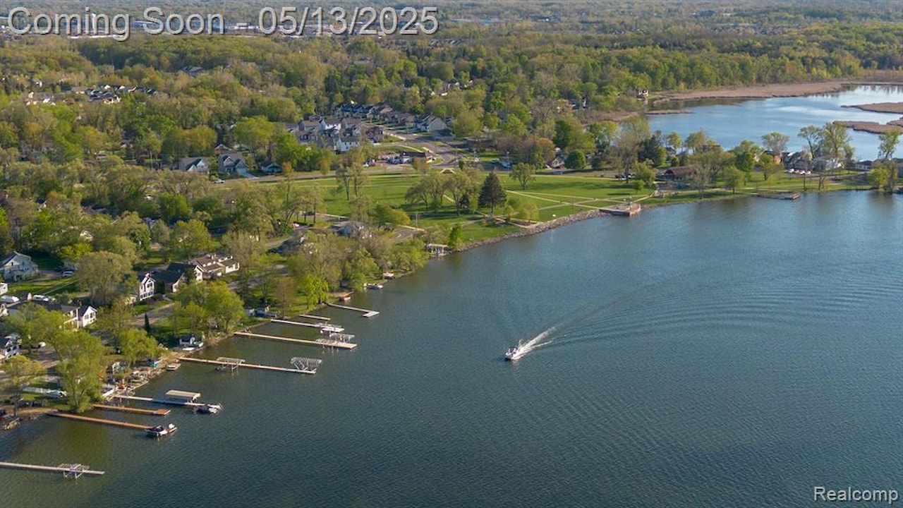 1291 E Lake Dr in Novi, MI Photo 22