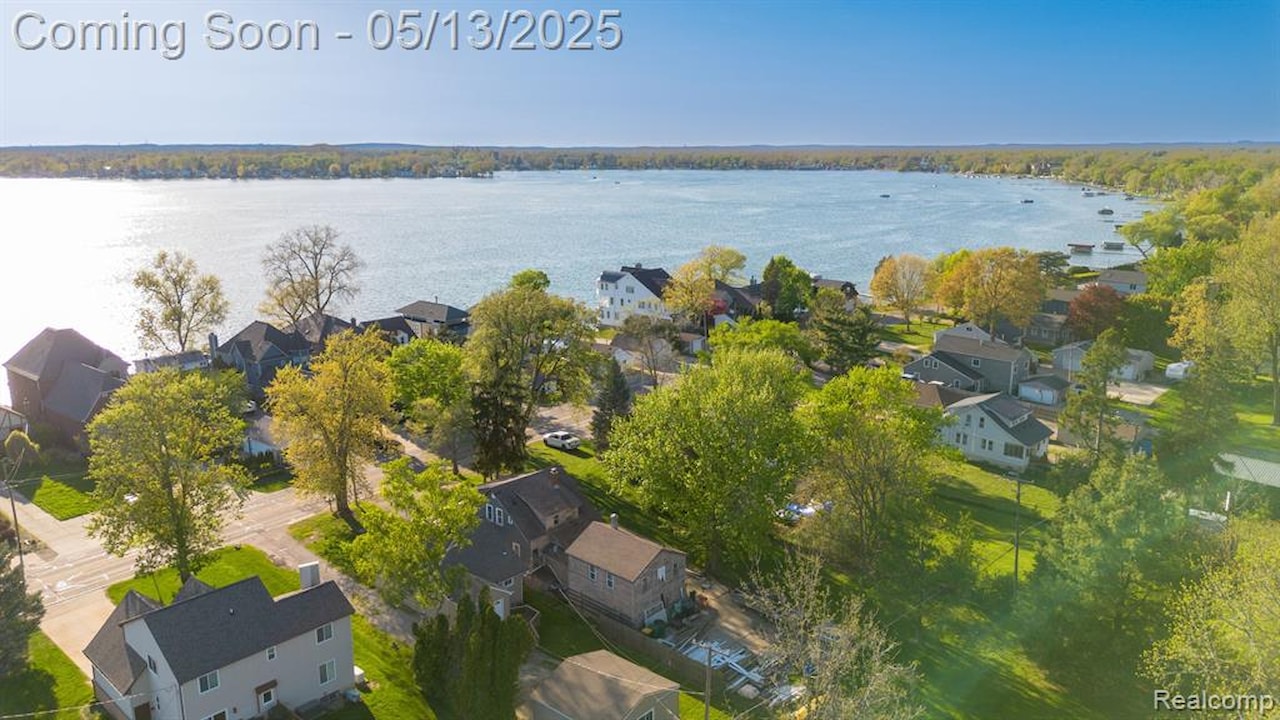 1291 E Lake Dr in Novi, MI Photo 23