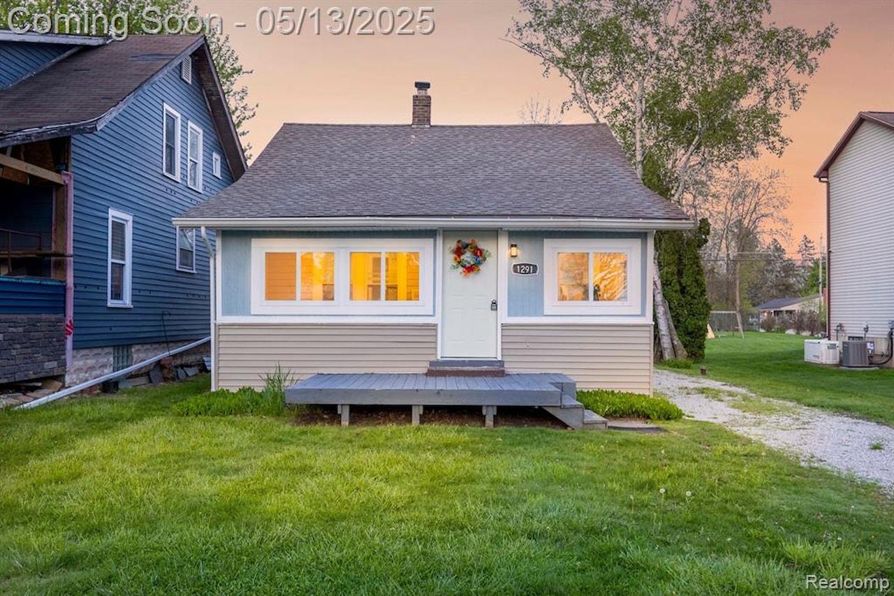 1291 E Lake Dr in Novi, MI