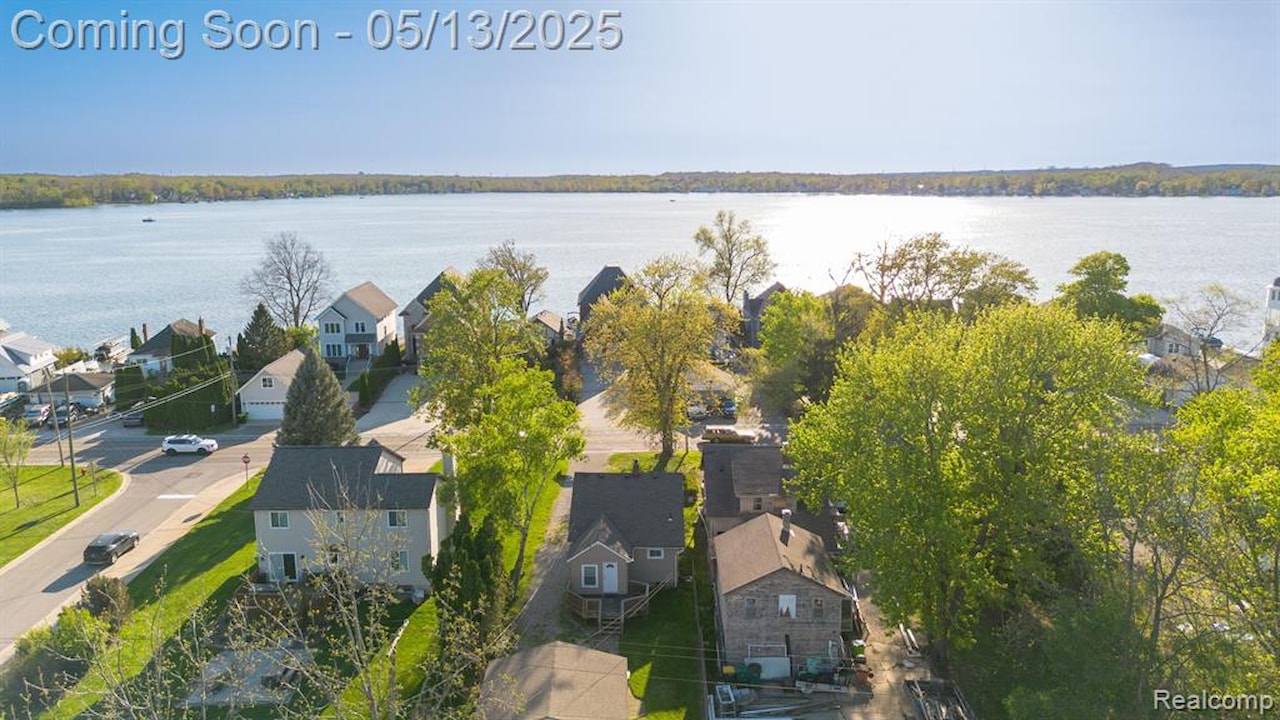 1291 E Lake Dr in Novi, MI Photo 24