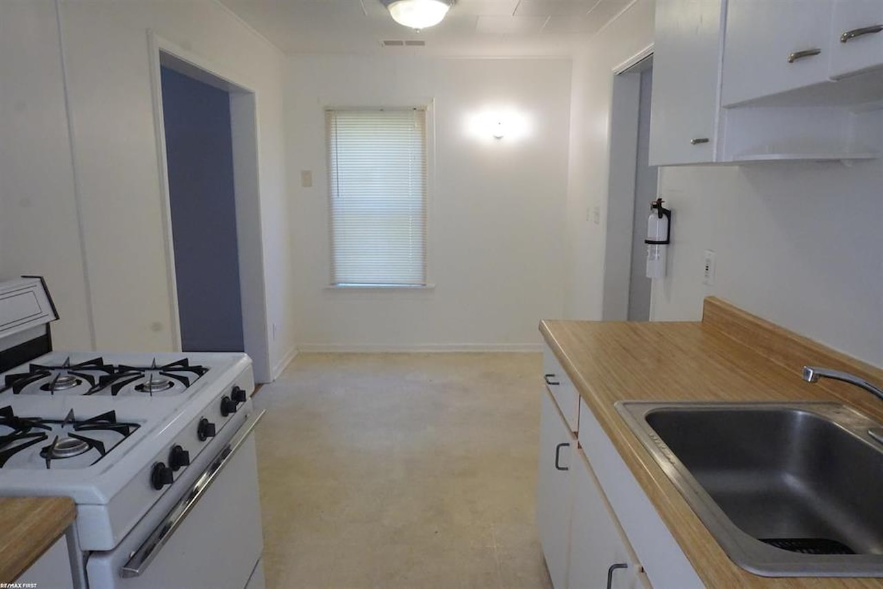 26333 Belanger St in Roseville, MI Photo 3